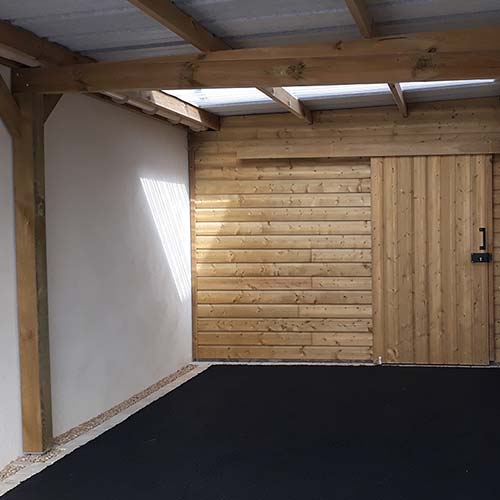Abri de jardin avec charpente en bois entre Nantes et Cholet
