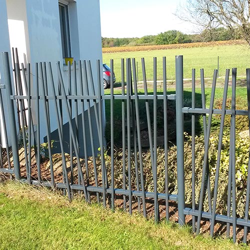 Pose de clôture design acier et bambou en Vendée
