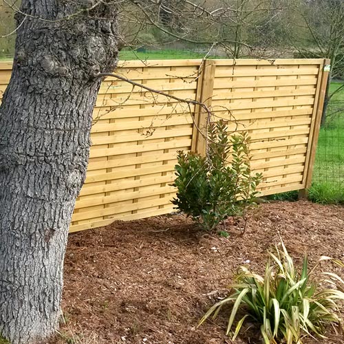 Installation de clôture en palissade de bois près de Clisson