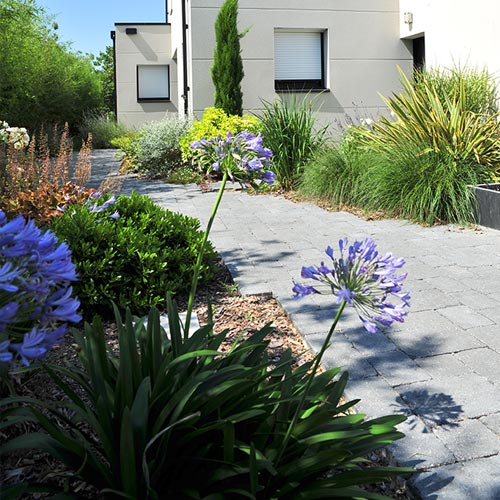 Création d'un chemin en pavé d'ardoise avec bordure à Gétigné