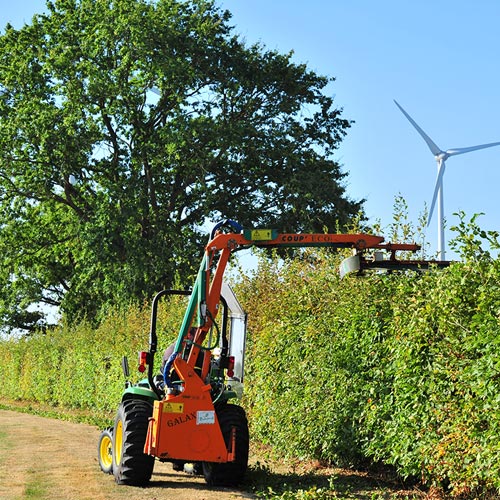 Taille de haie avec tracteur en région sud Loire