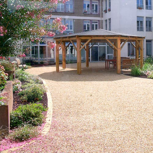 Création d'un kiosque avec charpente en bois dans un EHPAD du Sud Loire