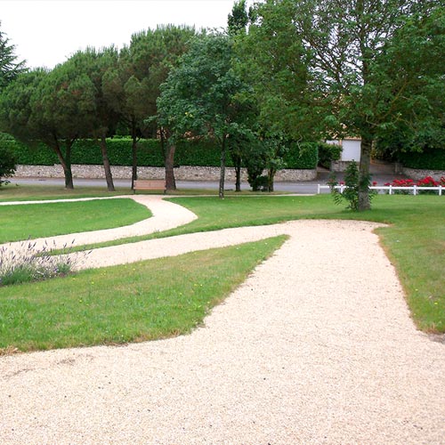 Revêtement pour allée en bicouche jaune en Sud Loire