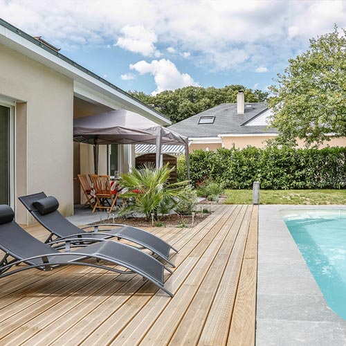 Pose de terrasse en bois pour piscine  à Gétigné