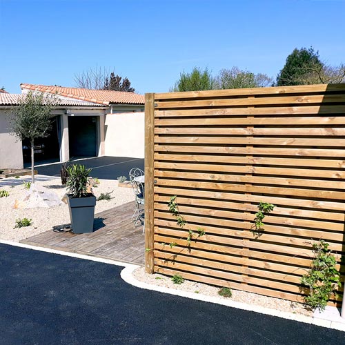 Installation de panneau de bois paysager près de Cholet