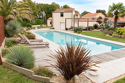 Aménagement de terrasse de piscine en région nantaise