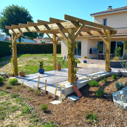 Réalisation-Pergola-bois-Bretaudeau-paysagiste