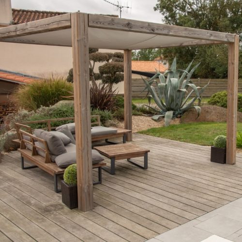 Terrasses-et abords-de-piscine-terasse-en-bois-exotique-Bretaudeau-paysagiste