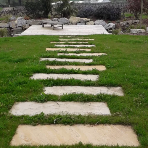 allee-dalles-dans-gazon