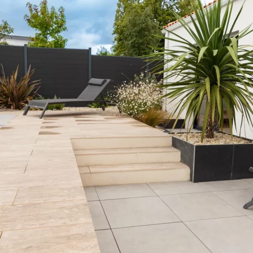 terrasse-plage-piscine-escalier-de-piscine