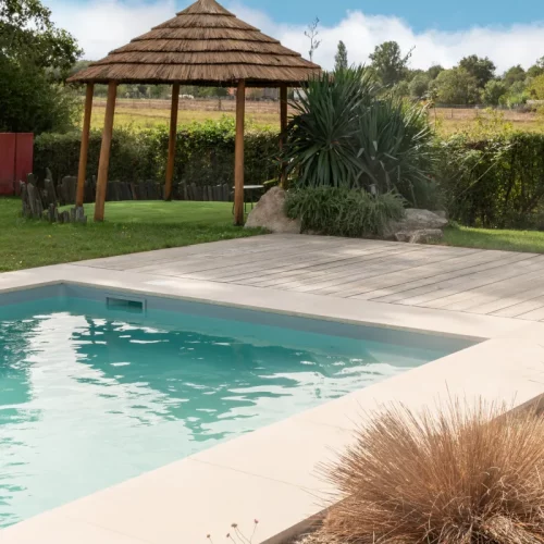 terrasse-plage-piscine-paillotte-piscine